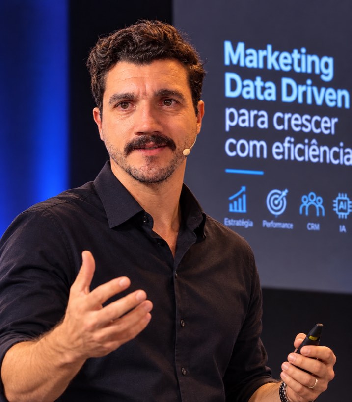 Julio Aguiar em palestra